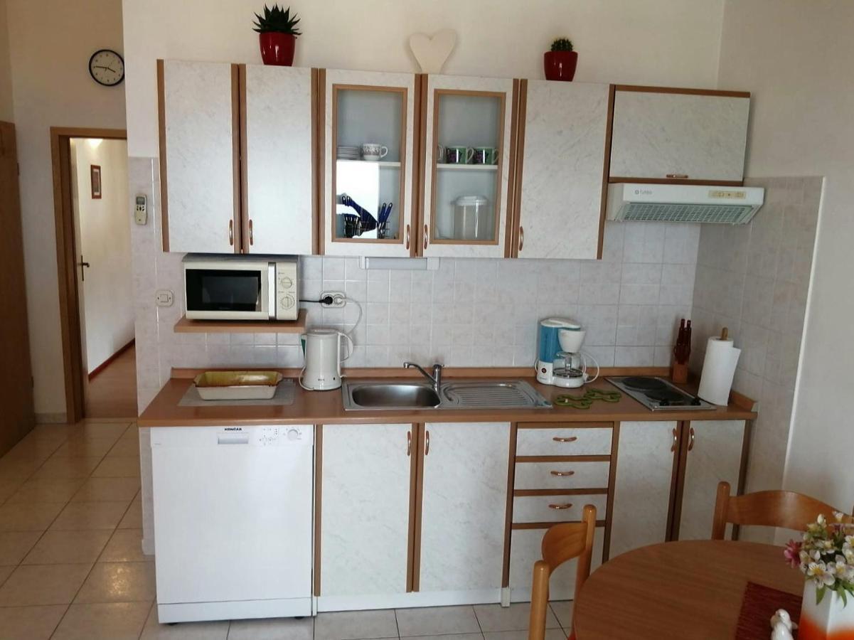 Apartments Borovina Bol Bagian luar foto
