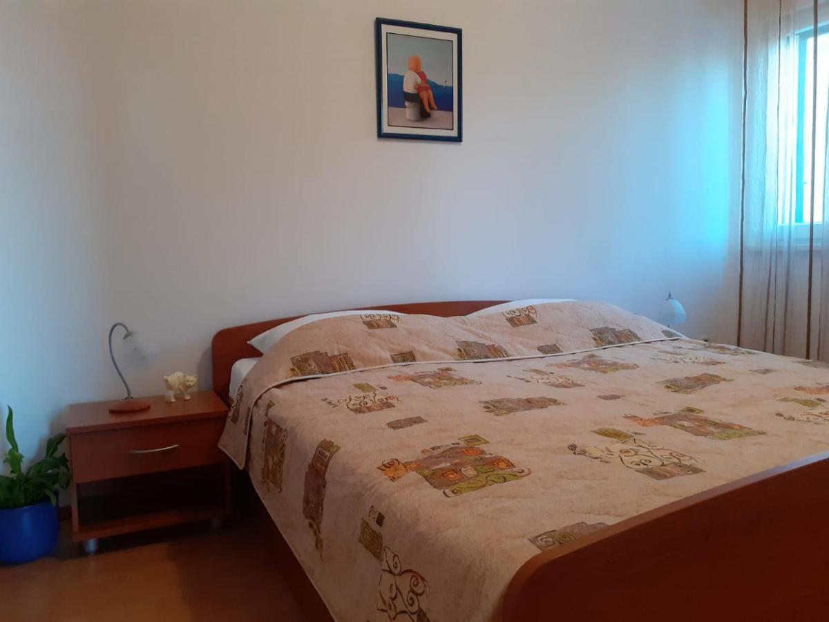 Apartments Borovina Bol Bagian luar foto