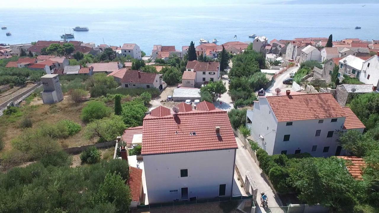 Apartments Borovina Bol Bagian luar foto